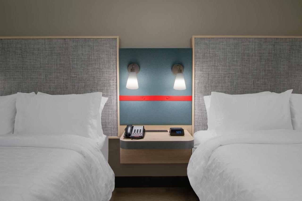 Standard Queen Room with Two Queen Beds - Communications Accessible,1458011470:JPEG